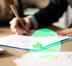 To vielsesringe på nogle papirer