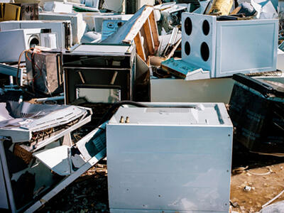 Mange gamle og ødelagte hvidevarer